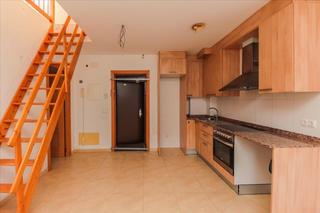 Duplex  Calle igualada. Dúplex a la venta en roda de bara