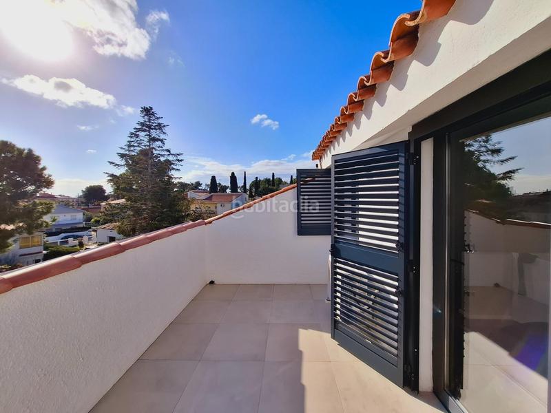 Foto 5ae586a0-b192-49ba-bb77-795d4b3f9384. Casa a schiera con riscaldamento parcheggio in Cunit residencial Cunit