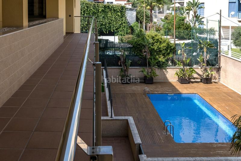 Foto ce1b3a55-22f5-49db-b8f4-de8331750f0c. Piso alto standing en 2 liena de mar con piscina en Torredembarra