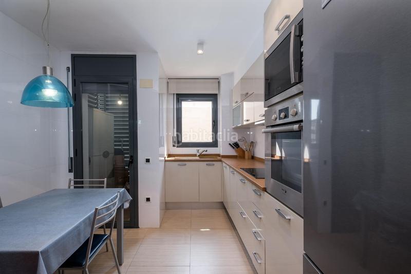 Foto e32cac6d-fad3-4272-885c-a617ed896a44. Piso alto standing en 2 liena de mar con piscina en Torredembarra