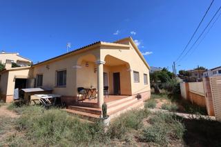 Casa a Bisbal del Penedès (La). Casa independiente en urb. priorat de la bisbal