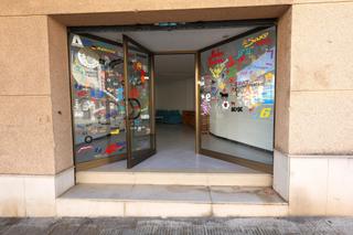 Lloguer Local Comercial  Carrer de les roquetes. Alquiler local comercial en el tancat el vendrell