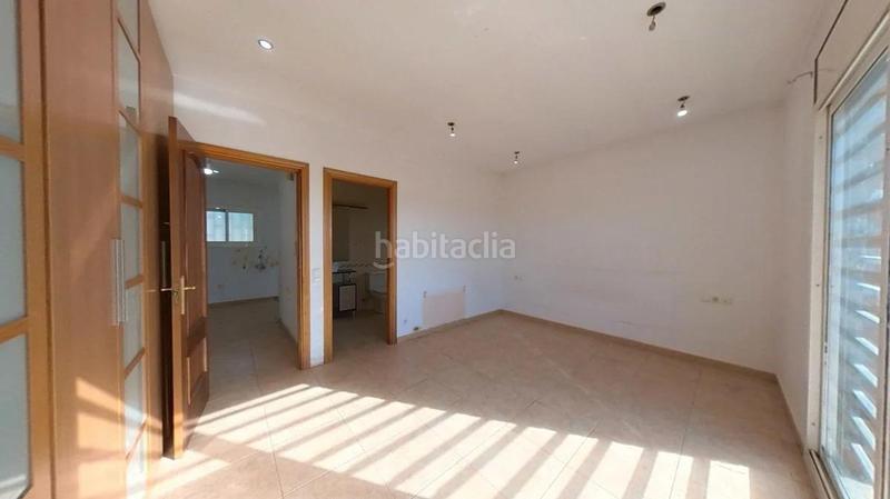 Foto 4d26867a-9b86-4804-acae-1248880d822d. Xalet amb aparcament piscina a costa Cunit - els jardins - els rosers Cunit