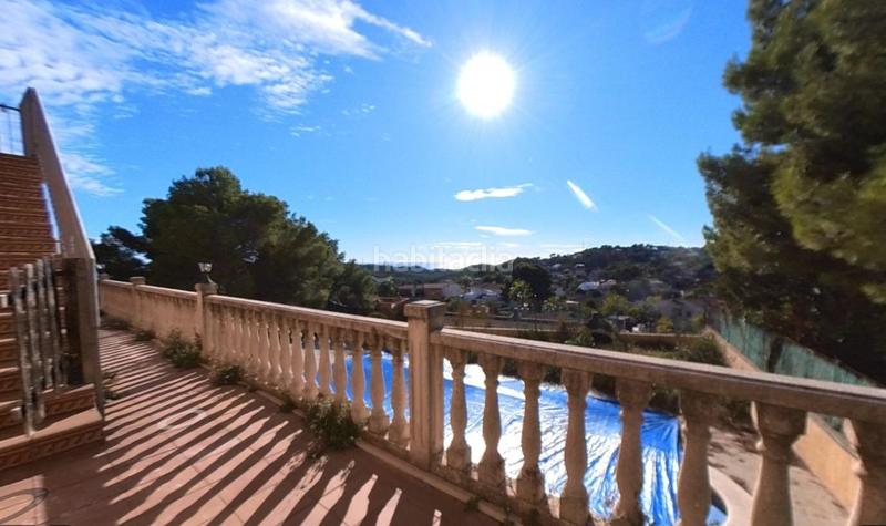 Foto 9804fef0-5da2-40b2-baf1-7d8bb4301f82. Xalet amb aparcament piscina a costa Cunit - els jardins - els rosers Cunit