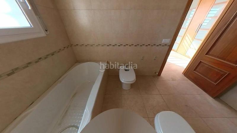 Foto b6481a8b-b214-4a22-9793-0dd5f9a09269. Xalet amb aparcament piscina a costa Cunit - els jardins - els rosers Cunit