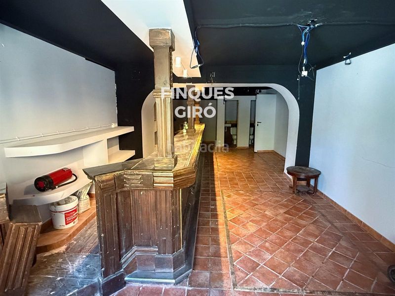 Foto 90eb4733-dce9-4100-b710-a7081ae36143. Local comercial se vende bar musical en calle monturiol en Calafell