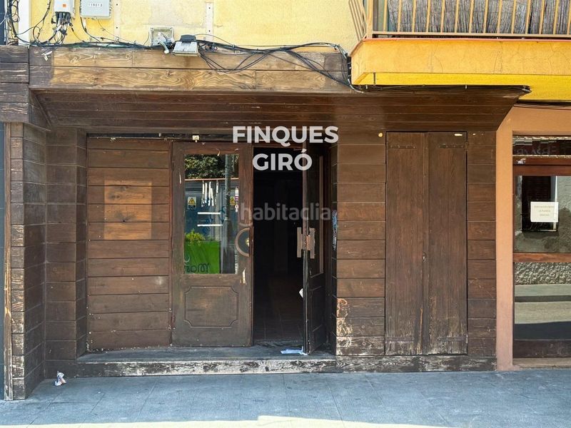 Foto a20ed4e4-c79b-4c55-9994-9a1fbdb54658. Local comercial se vende bar musical en calle monturiol en Calafell