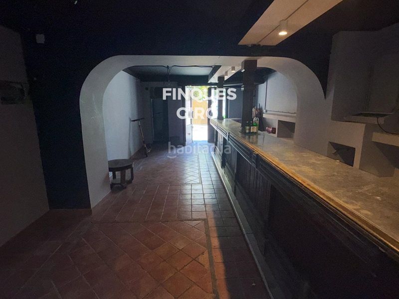 Foto b32a096a-1ef6-4da7-a8ef-52373aa5912b. Local comercial se vende bar musical en calle monturiol en Calafell