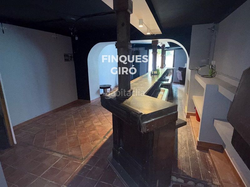 Foto f6aea931-b8a6-45e5-9775-82a8a2503c25. Local comercial se vende bar musical en calle monturiol en Calafell