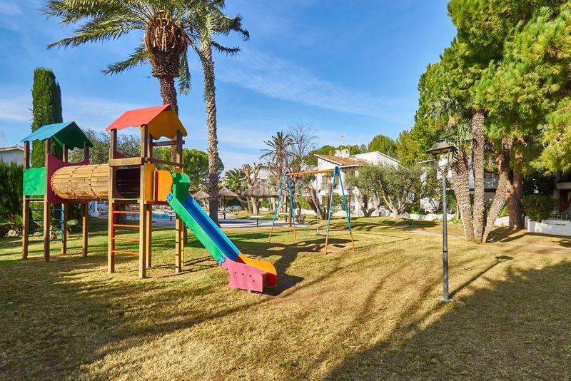 Foto 1ae297fc-8359-49d3-8d3e-16f7e51a88c4. Casa adossada amb calefacció aparcament piscina a Calafell