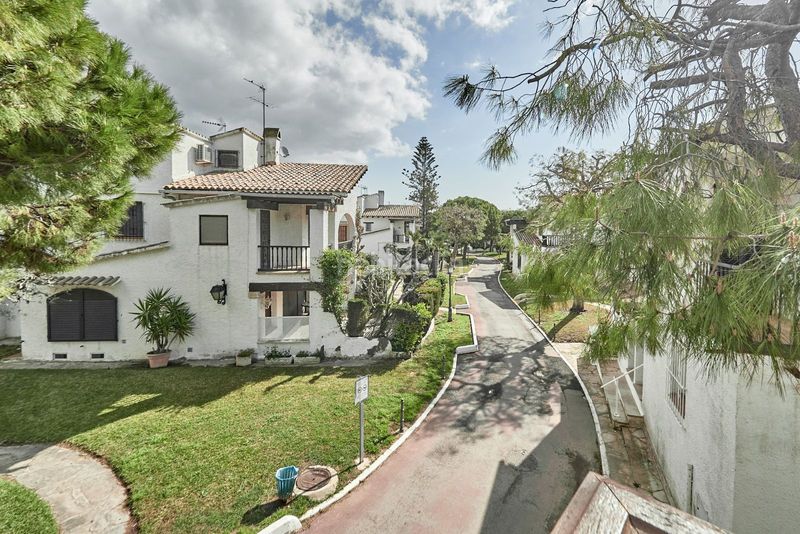 Foto 29823629-42a0-4f46-988f-06dfa47b2498. Casa adossada amb calefacció aparcament piscina a Calafell