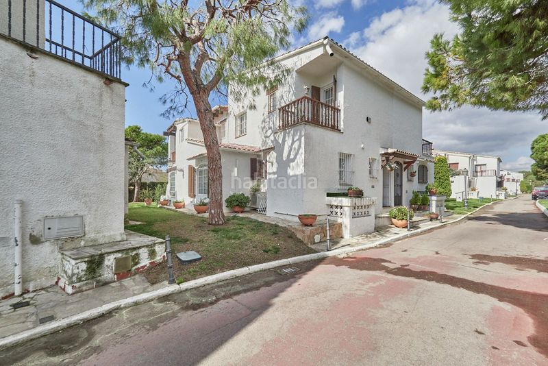 Foto 7241d128-7a70-4c89-b3ca-1a4971fb278c. Casa adossada amb calefacció aparcament piscina a Calafell