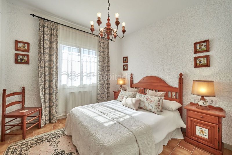 Foto ce48ad55-db57-456d-86d4-8c8bd0490ba7. Casa adossada amb calefacció aparcament piscina a Calafell