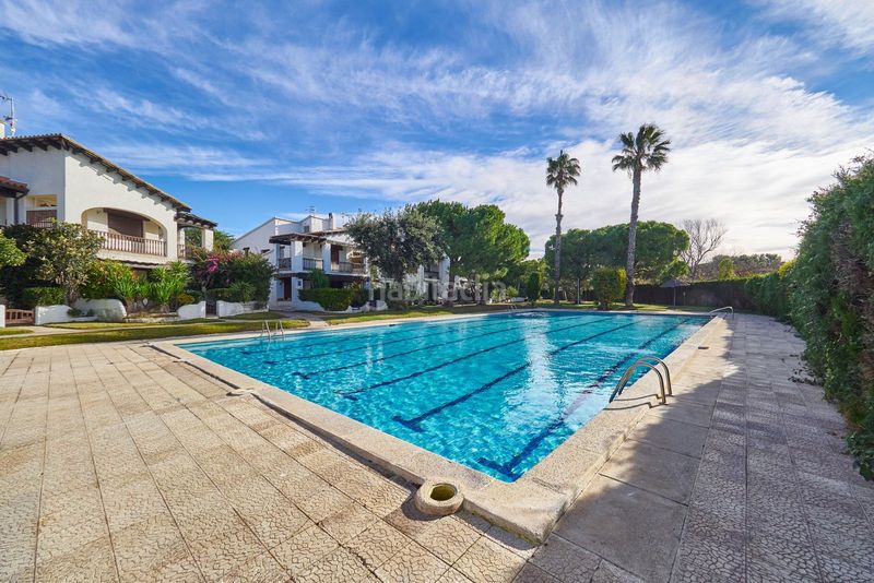 Foto d6a005ac-98d8-4321-9ab5-236a61f988ca. Casa adossada amb calefacció aparcament piscina a Calafell