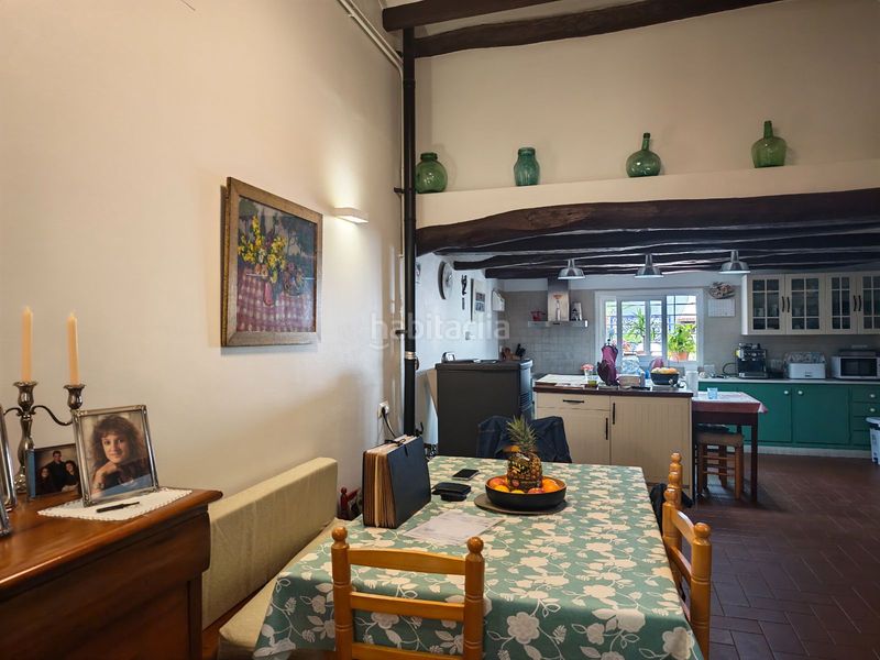 Foto e57cda2d-9efa-4d82-b7b7-d1ba2d8b7728. Casa adossada a Llorenç del Penedès