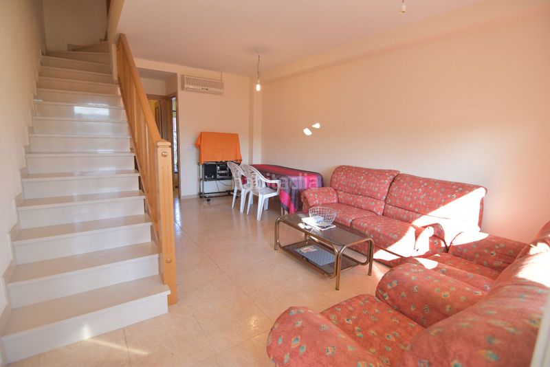 Foto a0a45cb7-b05d-4695-8181-8368a5596b43. Casa adossada a Santa Oliva