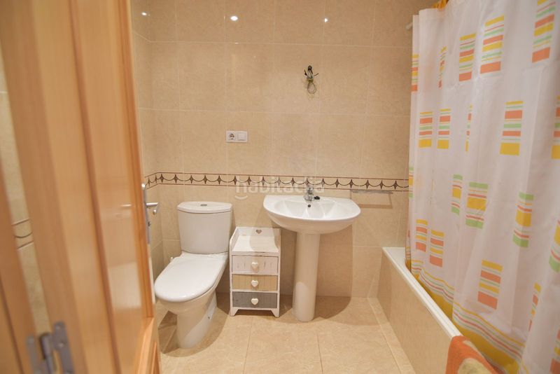 Foto b1ff8335-adbd-48fd-82b4-69651578edad. Casa adossada a Santa Oliva