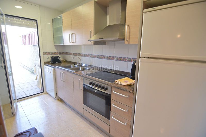 Foto b8ab5cef-c722-43be-b5ba-da40bd5821c9. Casa adossada a Santa Oliva
