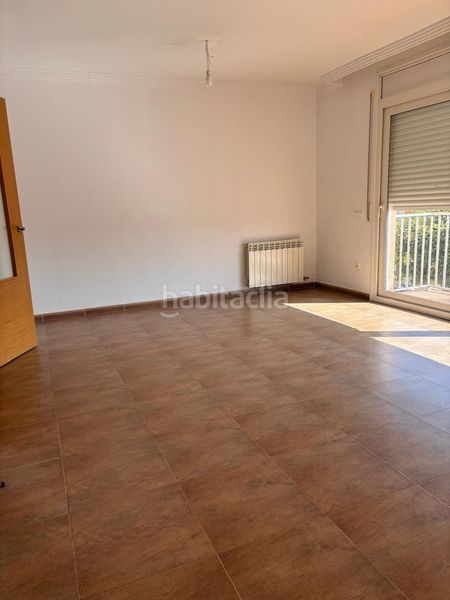 Foto f3cf6b96-f246-4030-95e1-9a6f61ec3926. Casa adossada amb calefacció aparcament a Bellvei