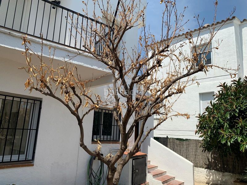 Foto 0fd6edf5-f8c4-4bde-b78b-dfa13e89ca4d. Casa aparellada amb calefacció a Segur de Calafell nucli urbà Segur de Calafell