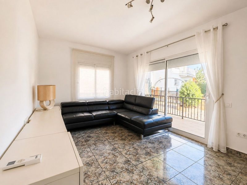 Foto 196e407e-9707-4a5e-bdae-6405baa7584b. Casa aparellada amb calefacció a Segur de Calafell nucli urbà Segur de Calafell