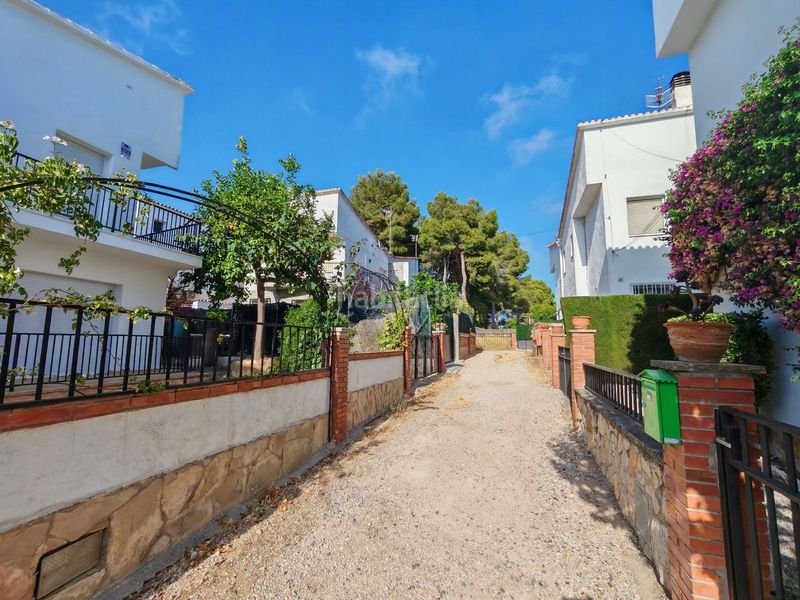Foto a2e8f416-7365-495e-bd76-08eb59df3f41. Casa aparellada amb calefacció a Segur de Calafell nucli urbà Segur de Calafell
