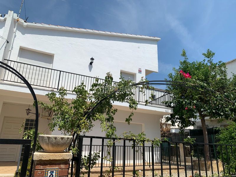 Foto a8a2eecc-926c-4e19-9a0a-7dc529710c97. Casa aparellada amb calefacció a Segur de Calafell nucli urbà Segur de Calafell