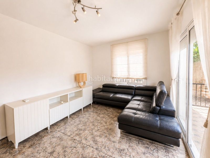 Foto a922c552-a78b-4c80-9ffd-08c0b9740ad9. Casa aparellada amb calefacció a Segur de Calafell nucli urbà Segur de Calafell