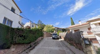 Chalet  Atzucat. Vivienda unifamiliar ocupada con garaje, almacén y jardín en san