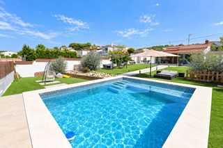 Chalet  Llessiu. Casa independiente en venta en urb. calafell park