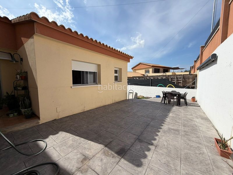 Foto 36e475bf-acd6-43c9-94fc-06b151b55110. Casa aparellada amb calefacció aparcament piscina a Segur de Calafell