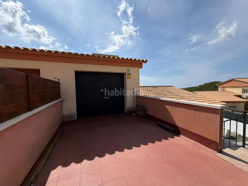 Foto b923f4a6-bd2d-437f-8bd2-603b1aa6624f. Casa aparellada amb calefacció aparcament piscina a Segur de Calafell