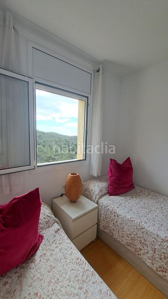 Foto f092cc3c-3a5f-4d78-acd5-a2be4d3882e8. Casa aparellada amb calefacció aparcament piscina a Segur de Calafell