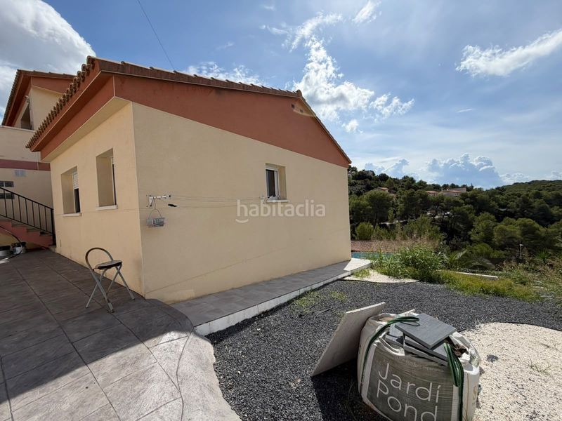 Foto fd366af7-1dc7-44f6-8ef3-1468b614f02e. Casa aparellada amb calefacció aparcament piscina a Segur de Calafell