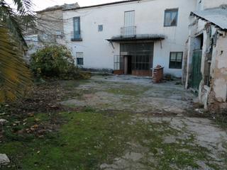 Casa a Yepes. Amplia vivienda con gran patio.