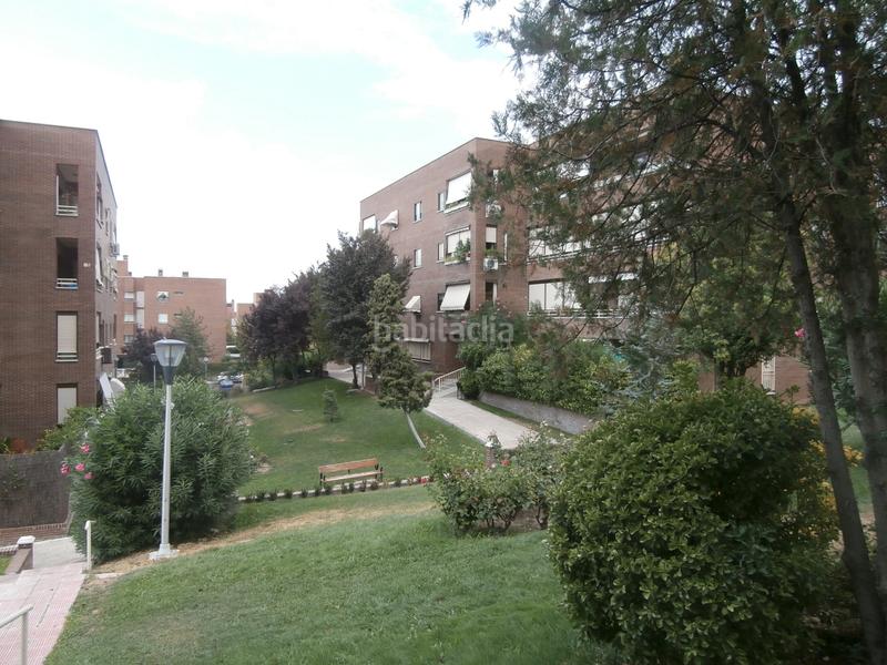 Foto 1d9c97df-865c-44e3-9f2a-5e2f379ff0de. Piso ***tu forma de vida soñada! . te enamorará este bajo con jardin privativo en urbanizacion en Pozuelo de Alarcón