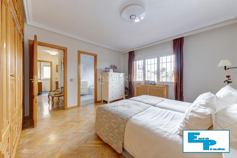 Foto 27fe5fc6-2605-4f2a-805a-1d0d00488014. Casa aparellada amb xemeneia calefacció aparcament piscina a Rozas de Madrid (Las)