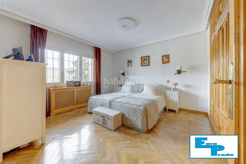 Foto 2f3e0bfc-3934-468e-828b-617f7507e97d. Casa aparellada amb xemeneia calefacció aparcament piscina a Rozas de Madrid (Las)