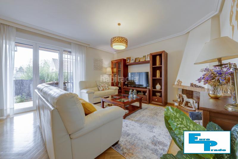 Foto 48ac4704-1b95-47ee-9ea1-ac9d1e9f4119. Casa aparellada amb xemeneia calefacció aparcament piscina a Rozas de Madrid (Las)