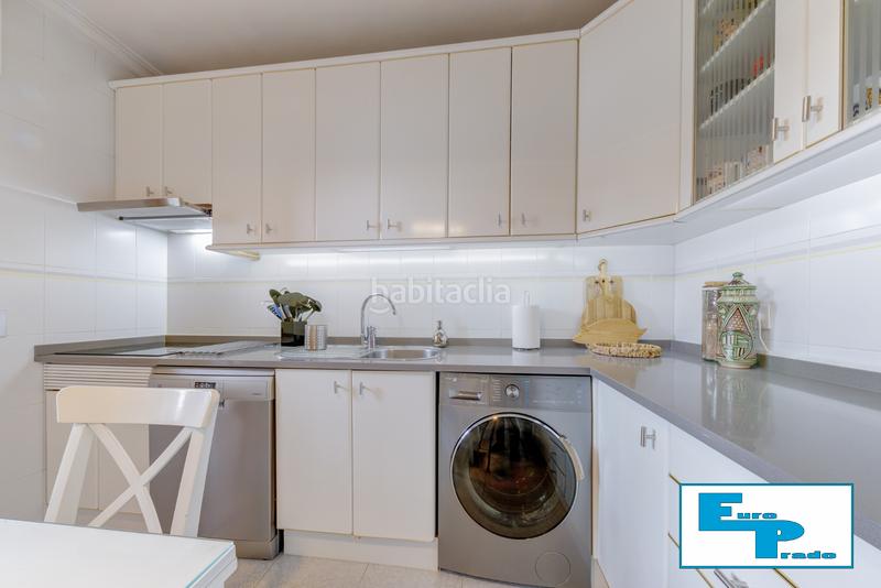 Foto 496f467d-e170-49d4-9aa4-5bc85da4fb9c. Casa aparellada amb xemeneia calefacció aparcament piscina a Rozas de Madrid (Las)