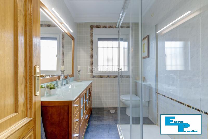 Foto 5cc9eacc-d53a-4991-84a7-4492df879dbc. Casa aparellada amb xemeneia calefacció aparcament piscina a Rozas de Madrid (Las)