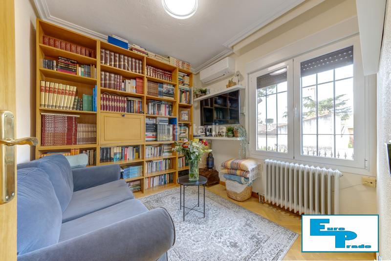 Foto 614c93a8-ee0f-4350-b481-d98f4c37691b. Casa aparellada amb xemeneia calefacció aparcament piscina a Rozas de Madrid (Las)