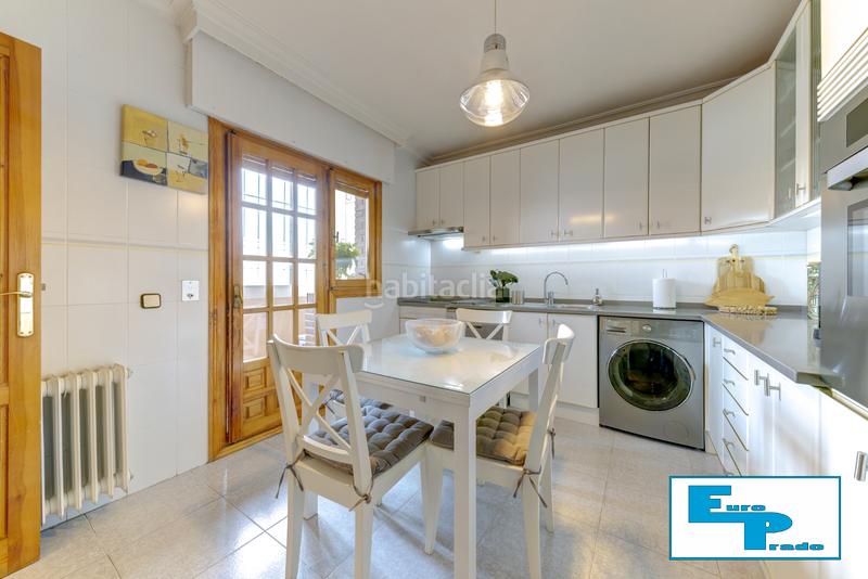 Foto 77ddc38e-35c1-4e77-9366-229ed4c344ac. Casa aparellada amb xemeneia calefacció aparcament piscina a Rozas de Madrid (Las)