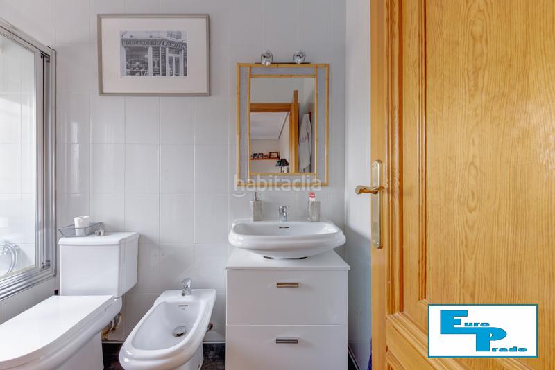 Foto 93f24442-365d-474f-90c0-b8c397d2d961. Casa aparellada amb xemeneia calefacció aparcament piscina a Rozas de Madrid (Las)