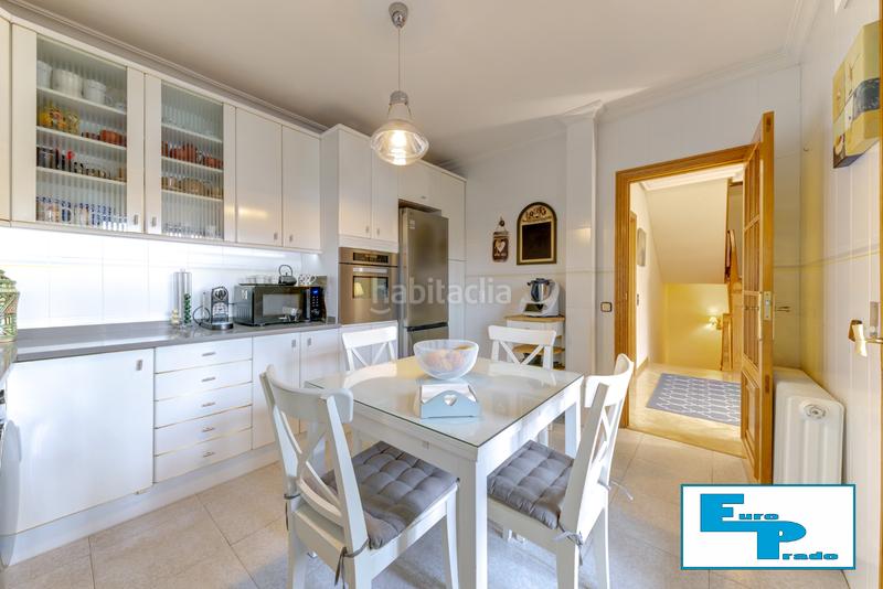 Foto 974e9a7f-e1a4-4c79-88d0-8074aa1cd626. Casa aparellada amb xemeneia calefacció aparcament piscina a Rozas de Madrid (Las)