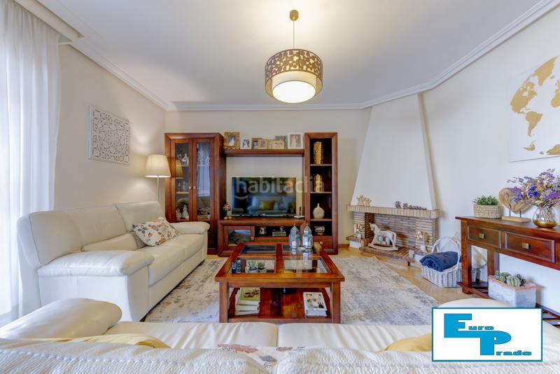 Foto bd99d360-1b15-4462-9a1f-2b03cb0f60bd. Casa aparellada amb xemeneia calefacció aparcament piscina a Rozas de Madrid (Las)