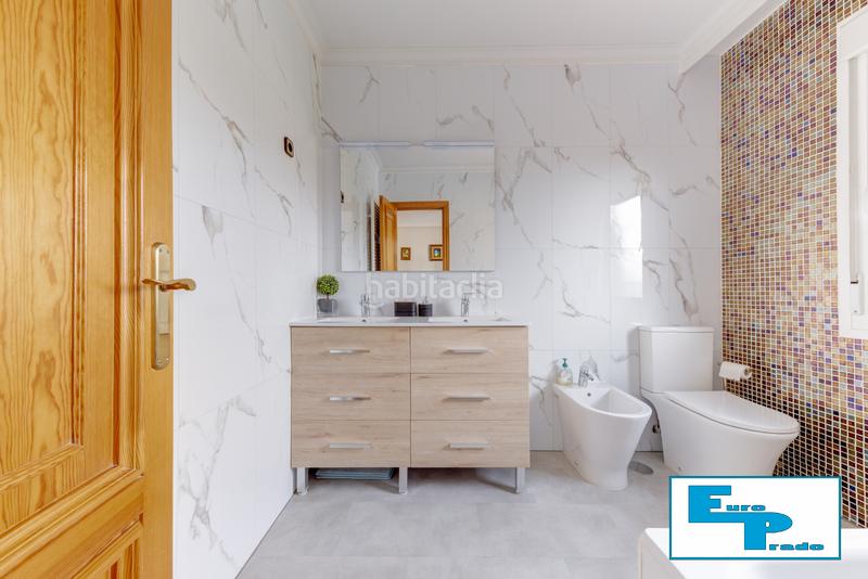 Foto f38cd838-fa21-4333-8cb4-ddbc4ddd9a0b. Casa aparellada amb xemeneia calefacció aparcament piscina a Rozas de Madrid (Las)