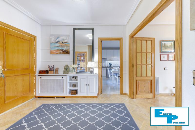 Foto fe7ea5ee-c267-469d-b58f-c83e2b2651a8. Casa aparellada amb xemeneia calefacció aparcament piscina a Rozas de Madrid (Las)