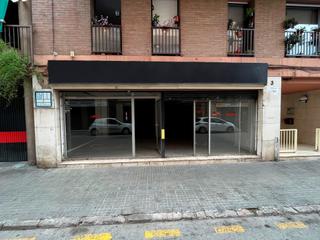 Local commercial à Carrer santiago rusiñol 2. Local ( planta baja ) de 260 metros en montcada centro