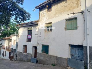 Casa en Cogolludo. Casa en cogolludo con fachada a dos calles y calefaccin.